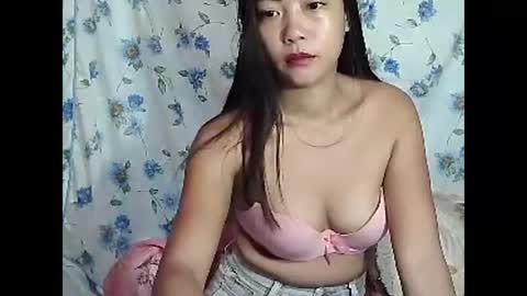 xxkylie18 online show from September 22, 2025, 7:05 pm