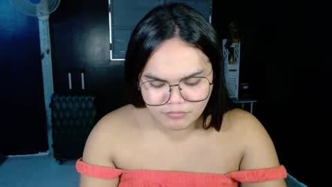 Kylie Smith online show from October 10, 2025, 6:23 am