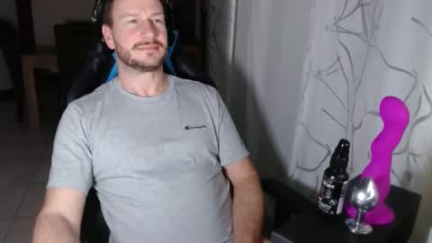 Snapshot of xxmettexx chatting on February 3, 2025, 8:46 pm xxmettexx online show from February 3, 2025, 8:46 pm