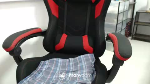 Snapshot of xxmonsterbigcockxx chatting on March 4, 2025, 3:44 am Kaycee online show from March 4, 2025, 3:44 am