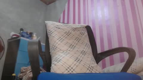 xxrowenatastycockforyouxx online show from December 12, 2024, 2:26 am