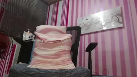 xxrowenatastycockforyouxx online show from October 3, 2025, 2:52 am