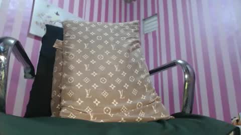 xxrowenatastycockforyouxx online show from November 26, 2025, 2:45 am