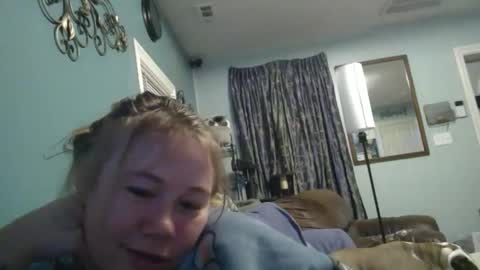 Snapshot of xxsashas chatting on December 4, 2024, 12:08 am Sashaaaaa 3 online show from December 4, 2024, 12:08 am