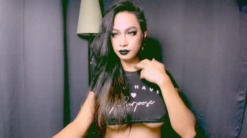 Snapshot of xxsexyandhotxx chatting on January 2, 2025, 2:35 pm Lara online show from January 2, 2025, 2:35 pm