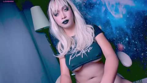 Snapshot of xxsexyandhotxx chatting on March 5, 2025, 10:10 pm Lara online show from March 5, 2025, 10:10 pm