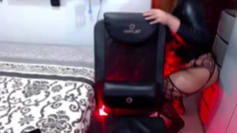 APRIL online show from October 1, 2025, 4:02 pm