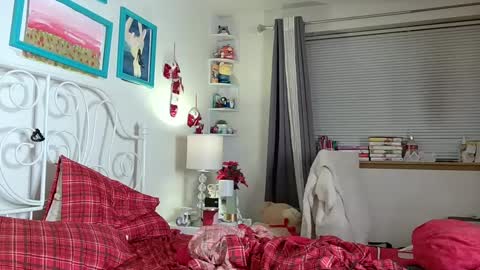 Strawberry Jane online show from December 31, 2024, 6:59 am