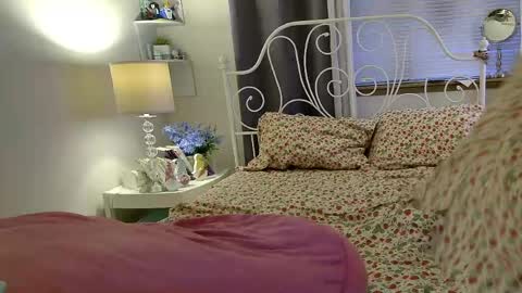 Strawberry Jane online show from April 10, 2026, 2:50 am