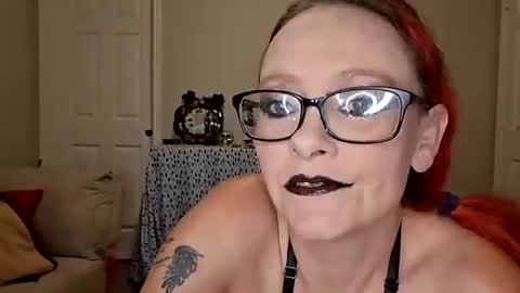 XXXQueenMandyDickenz online show from April 10, 2026, 1:11 am