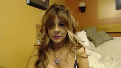Snapshot of xxxvanessawet chatting on April 20, 2026, 7:04 pm Check out my photo sets below xo online show from April 20, 2026, 7:04 pm