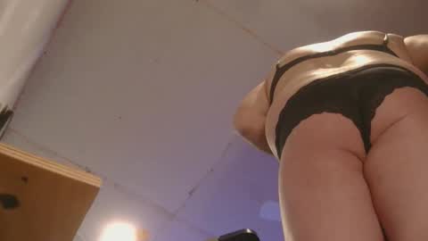 Snapshot of xzbib chatting on February 14, 2026, 12:18 am Xzbib online show from February 14, 2026, 12:18 am