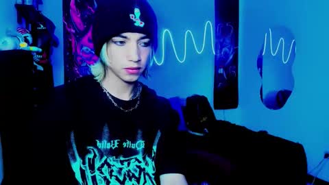 xzerox_ online show from September 10, 2025, 2:44 am