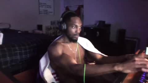 Snapshot of y_sticky chatting on March 9, 2025, 4:49 am y_sticky online show from March 9, 2025, 4:49 am