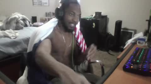 Snapshot of y_sticky chatting on March 10, 2025, 12:07 am y_sticky online show from March 10, 2025, 12:07 am