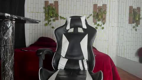 yacksson_lawrence online show from October 9, 2025, 2:09 am