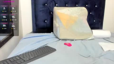 yaiza_sexylovee online show from June 13, 2026, 1:14 am