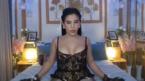 yakarena online show from November 18, 2025, 4:33 pm