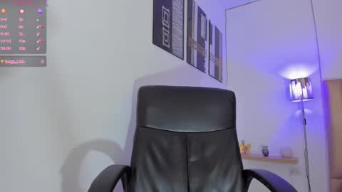 Snapshot of yamirawalker chatting on September 17, 2025, 10:11 pm Naomi online show from September 17, 2025, 10:11 pm