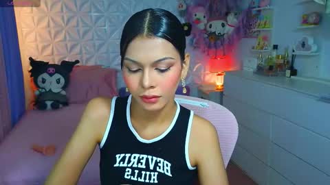 YANG AUDREY LONE online show from September 21, 2025, 7:48 pm