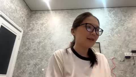 Chloe online show from June 10, 2026, 3:33 pm