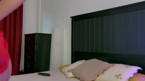 yanira_ass_ online show from April 12, 2026, 4:06 am