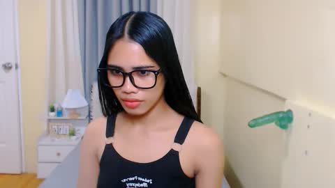 Snapshot of yanna_dirtygirl chatting on December 19, 2025, 11:45 pm yanna online show from December 19, 2025, 11:45 pm