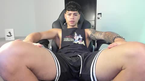 yanpaul83 online show from October 29, 2025, 11:56 am