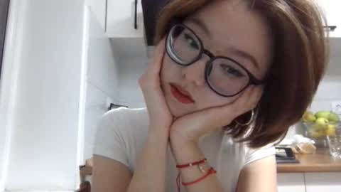 Lily online show from October 3, 2025, 6:16 pm