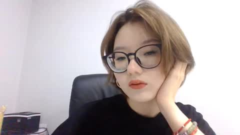 Lily online show from October 20, 2025, 7:53 am