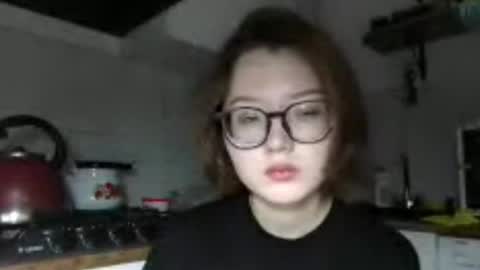 Lily online show from November 1, 2025, 4:09 pm