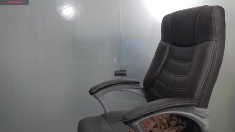 Snapshot of yaraxcox chatting on October 21, 2025, 3:29 am Yara online show from October 21, 2025, 3:29 am