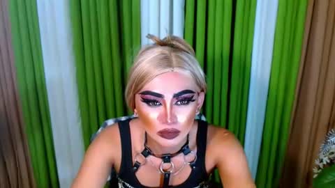 miss yasii online show from September 13, 2025, 7:02 pm
