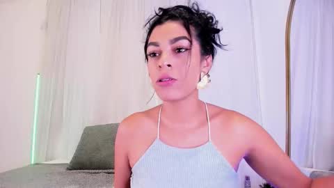 Snapshot of yasiir_0229 chatting on October 16, 2025, 5:52 am Yasiir online show from October 16, 2025, 5:52 am