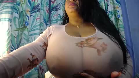 Snapshot of yasmin_bigtits chatting on December 26, 2024, 2:16 pm Yasmin online show from December 26, 2024, 2:16 pm