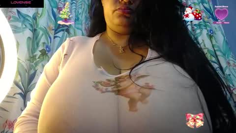 Snapshot of yasmin_bigtits chatting on December 28, 2024, 1:38 pm Yasmin online show from December 28, 2024, 1:38 pm