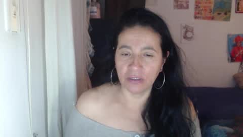 yasmin_love85 online show from April 13, 2026, 2:22 pm