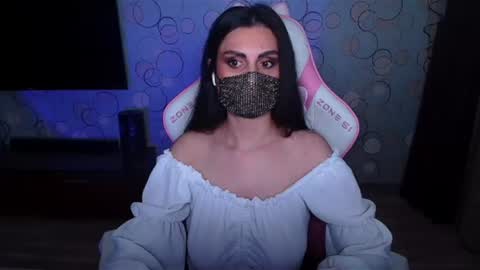 yasmina online show from June 27, 2026, 5:01 am