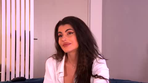 Yasmina  online show from November 14, 2025, 4:11 am