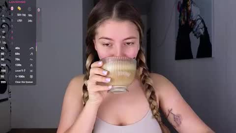 Snapshot of yasyaaa chatting on October 2, 2025, 5:36 am Yasyaa online show from October 2, 2025, 5:36 am