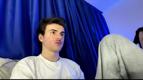 Snapshot of yayay333 chatting on January 7, 2026, 8:33 pm yayay333 online show from January 7, 2026, 8:33 pm