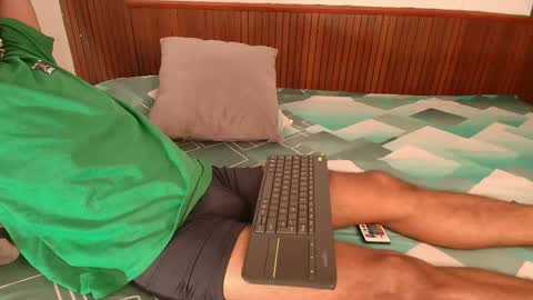 yayi_and_derek online show from June 8, 2026, 11:32 am