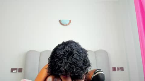 yazmin_rochae online show from May 22, 2026, 8:32 am