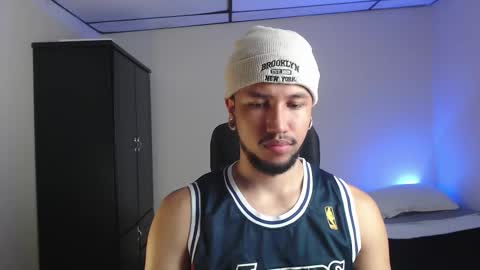 yeff online show from November 5, 2025, 2:22 am