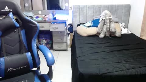 yeibles_hana2 online show from October 10, 2025, 11:48 pm