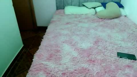 yeibles_hana2 online show from November 11, 2025, 10:43 pm