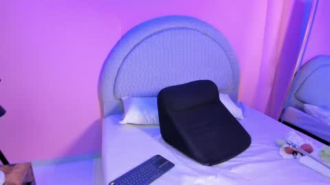 yeika_foxy online show from April 15, 2026, 12:01 pm