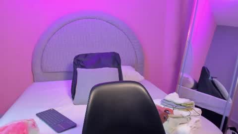 Snapshot of yeika_foxy chatting on June 26, 2026, 11:47 am yeika_foxy online show from June 26, 2026, 11:47 am