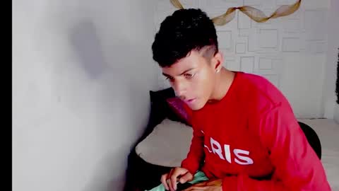 Snapshot of yeison_77 chatting on December 10, 2024, 1:00 am yeison_77 online show from December 10, 2024, 1:00 am