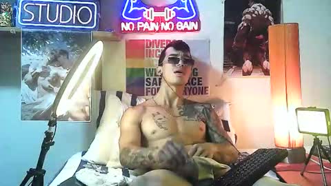 yeisoncastellanos1999 online show from October 14, 2025, 11:16 pm